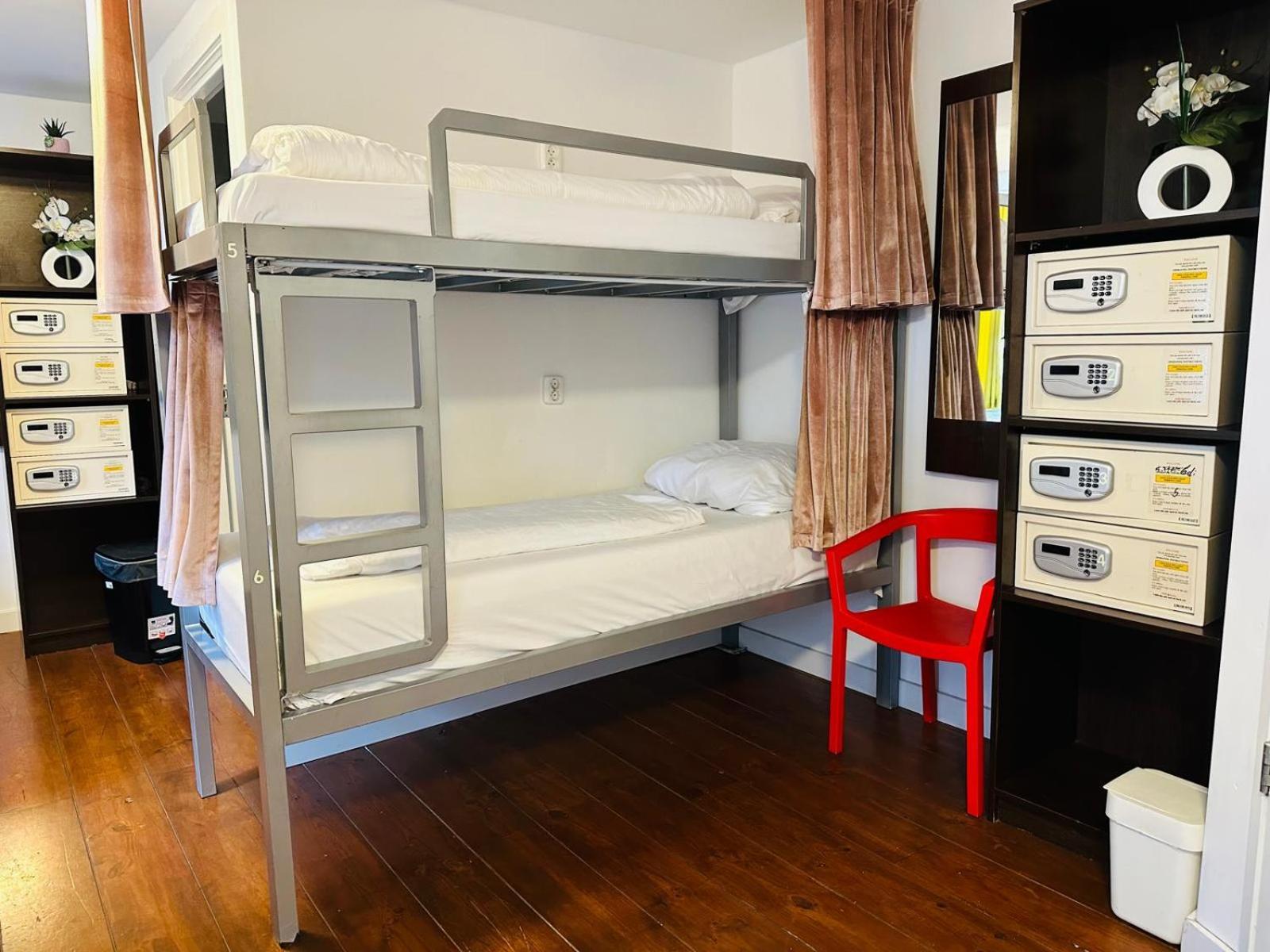 Room Mate Hostel Amsterdam Zaandam Bagian luar foto