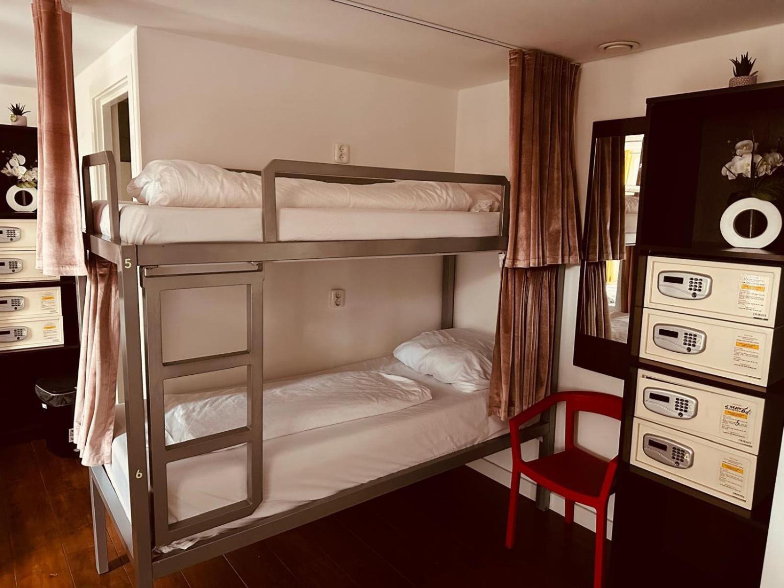 Room Mate Hostel Amsterdam Zaandam Bagian luar foto